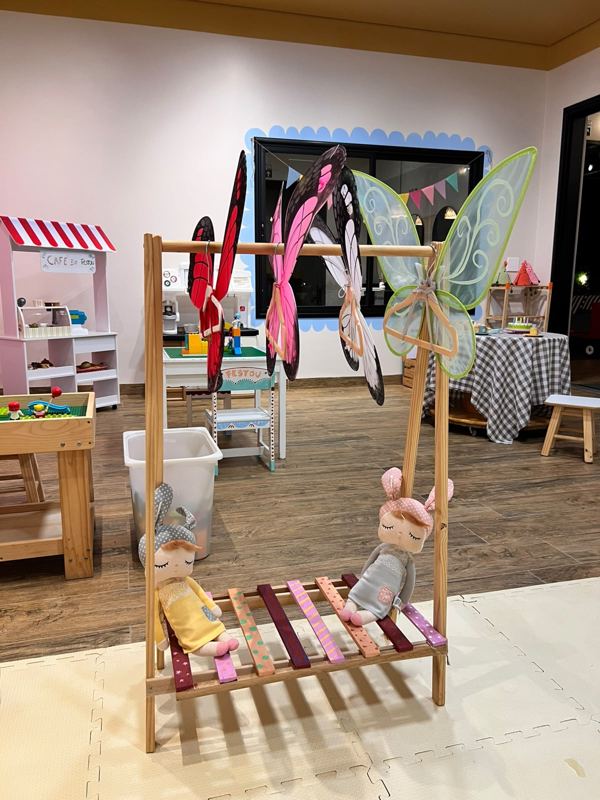 Brinquedoteca do Festou com mercadinho, café de brinquedo e asas de borboleta